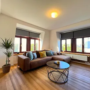 Cozy Near Center By R&l Dresden